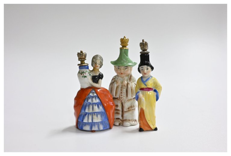 Figurengruppe mit Kronentop, Sitzendorfer-Porzellan, Art Deco