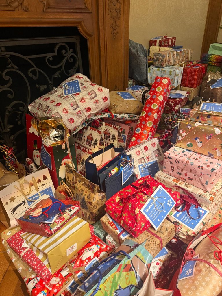 Viele Weihnachtsgeschenke 