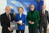 Karlspreisantragung Karlspreisantragung an Ursula Von der Leyen in Bruessel
