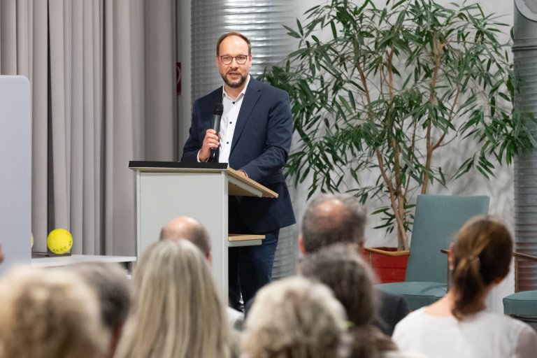 Ulrich Vogel-Sokolowsky vom BAMF bei seiner Ansprache.