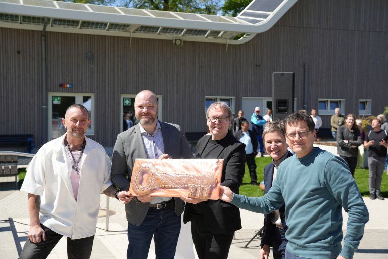 Menschengruppe im Freibad