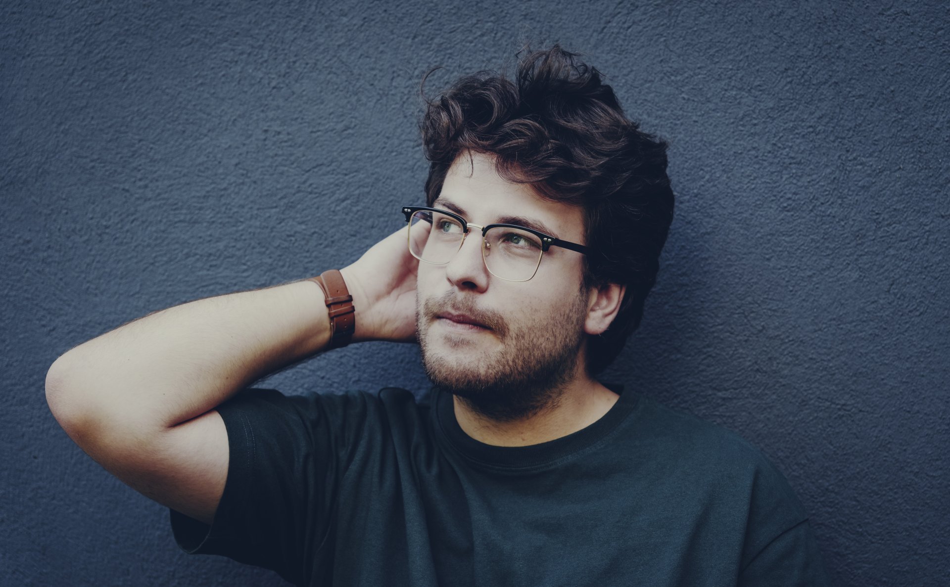 Portraitbild des Pianisten Simon Osländer