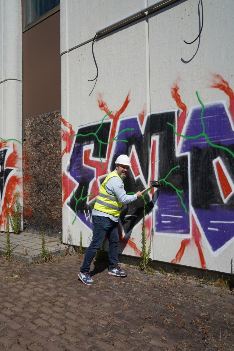 Mann mit Vorschlaghammer