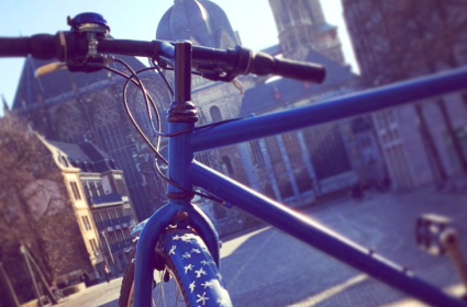 Fahrrad vor dem Aachener Dom